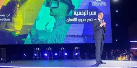 وزير الاتصالات: مستمرون فى رقمنة الخدمات الحكومية وتنفيذ مشروع لمد كابلات الألياف الضوئية فى قرى مشروع حياة كريمة - trading-secrets