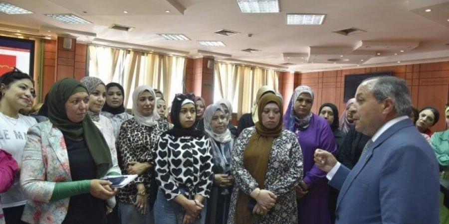 محافظ بورسعيد يُتابع فعاليات تنفيذ برنامج «المرأة تقود في المحافظات المصرية» - ترند نيوز