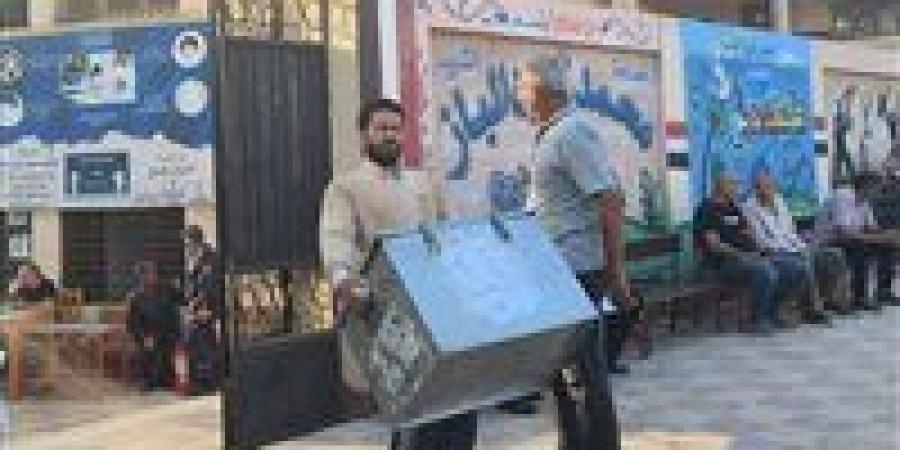 وسط حراسة أمنية مشددة.. وصول صناديق أسئلة امتحاني الكيمياء والجغرافيا للثانوية العامة إلى اللجان - ترند نيوز