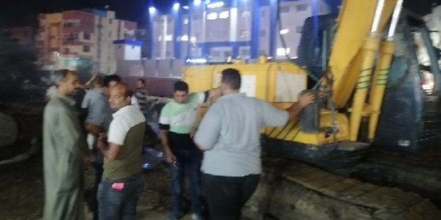 انفجار مفاجئ في خط مياه الشرب بأبوحماد والجهات المعنية تتدخل بسرعة للإصلاح - ترند نيوز