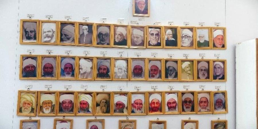 لوحة شرفية تضم صور وأسماء مشايخ الأزهر بمعرض الإسكندرية الدولي للكتاب - ترند نيوز